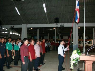 58-ผู้ว่าราชการ จ.เลย ให้เกียรติร่วมเคารพธงชาติกับคณะครู นร. นศ.
