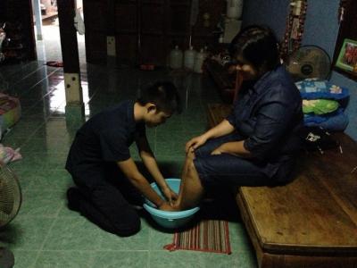 โครงการล้างเท้าชมรมวิชาชีพช่างไฟฟ้า (2556)